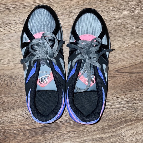 Nike Shoes - Picture 5 of 7